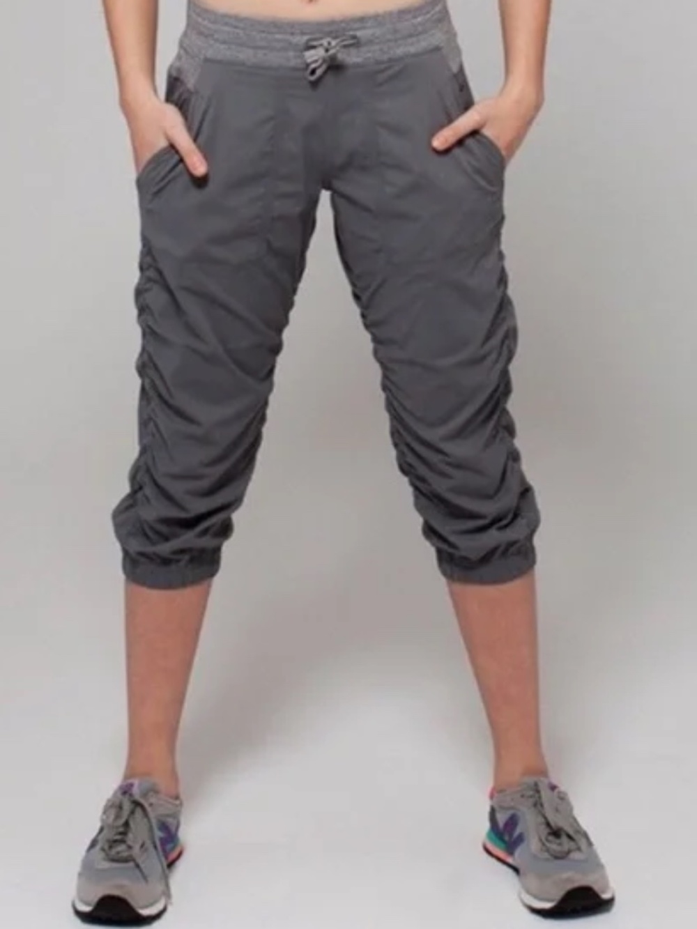 Ivivva x Lululemon Girls Size 8 Live To Move Crop Capri Pants Unlined Gray